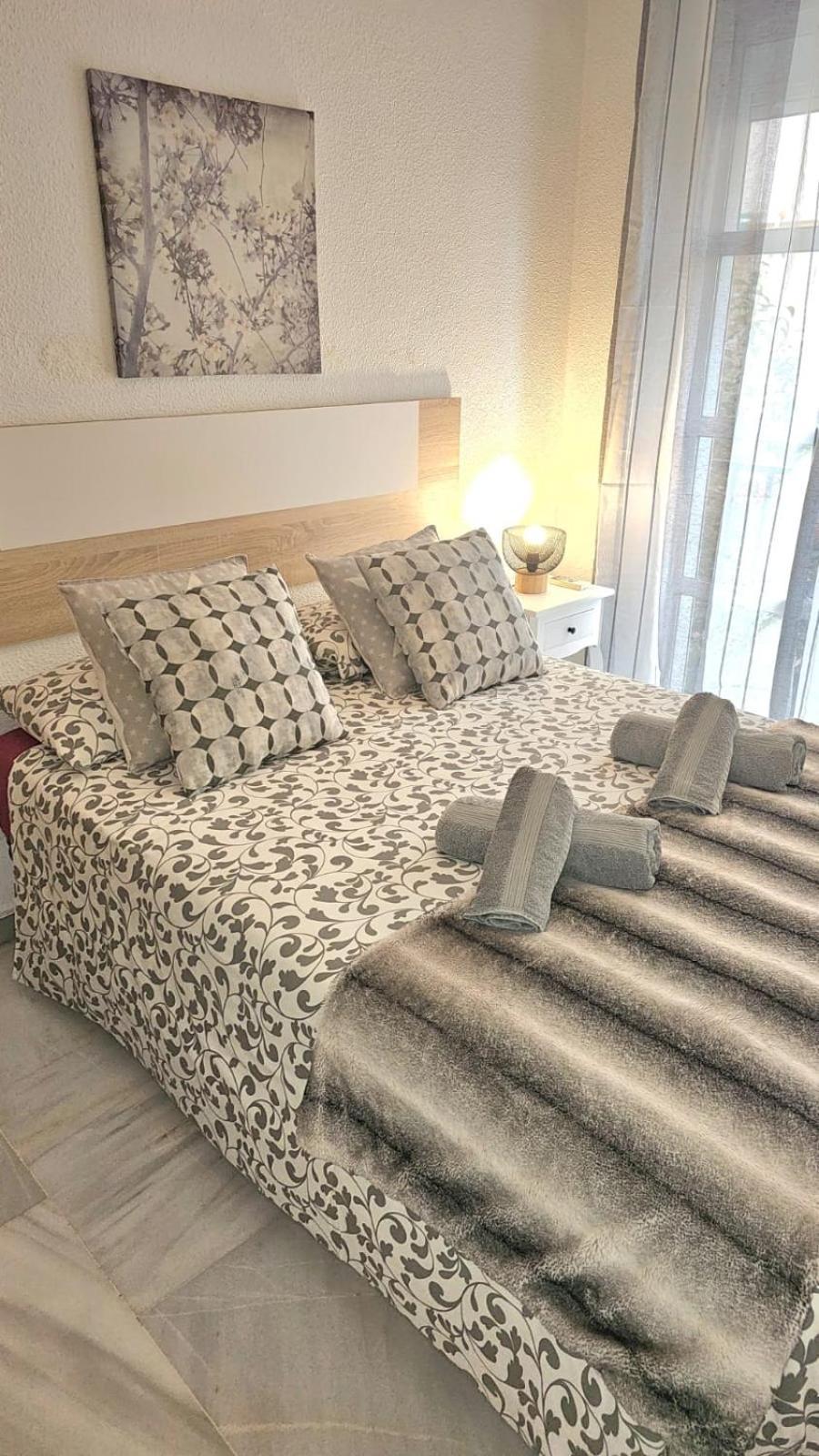 Ideal Holiday Apartment One Bedroom City Center Malaga Exterior photo