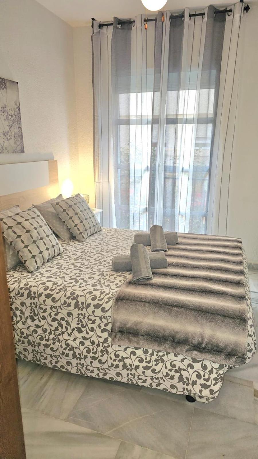 Ideal Holiday Apartment One Bedroom City Center Malaga Exterior photo